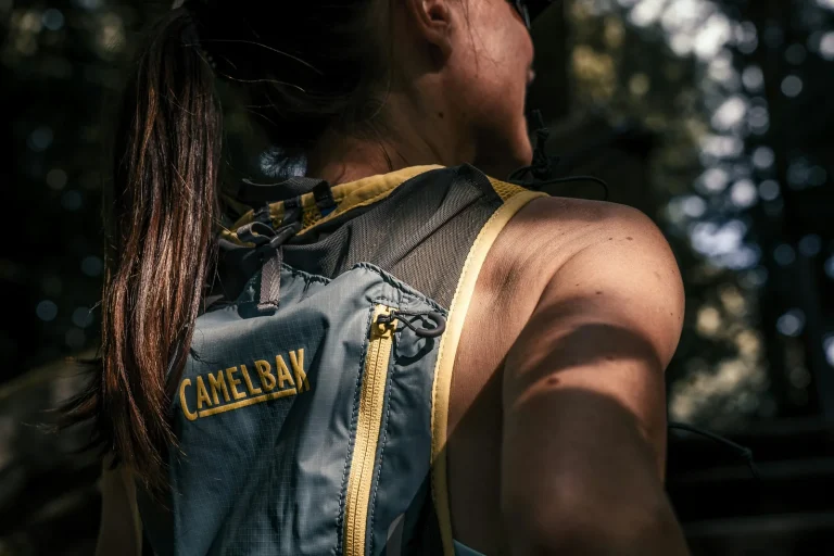 CamelBak ou Salomon : quel sac d&rsquo;hydratation pour courir