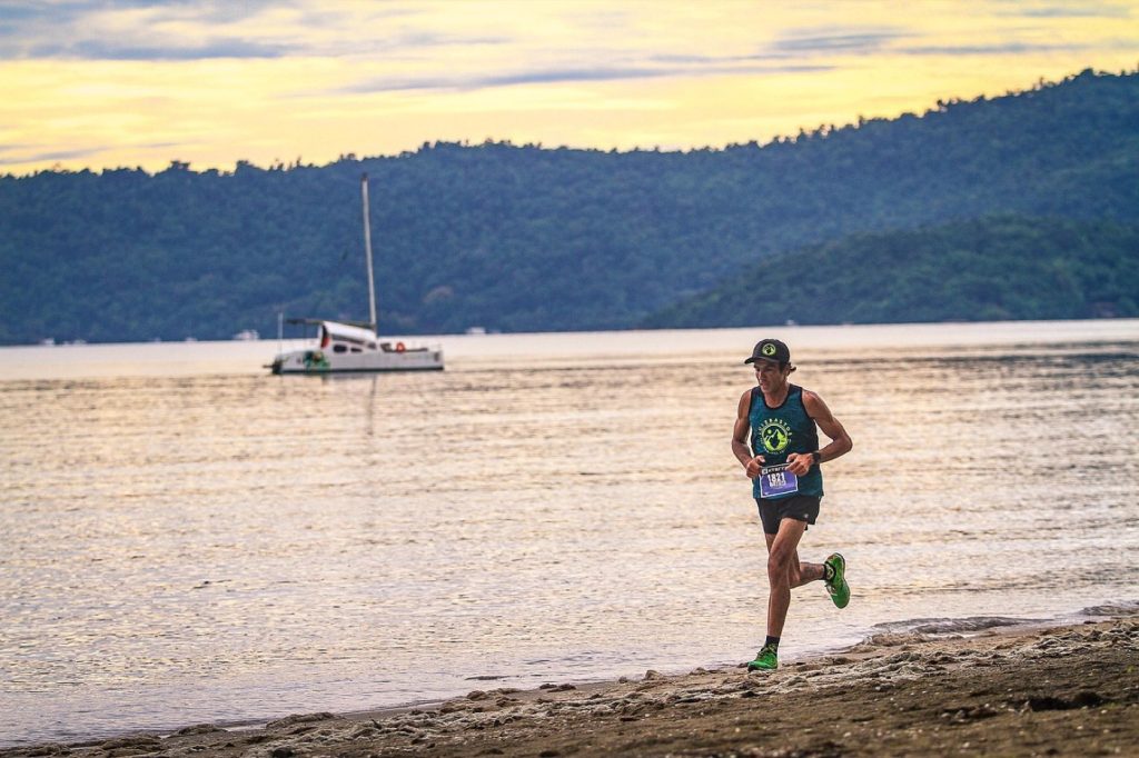 Test Suunto Race — montre GPS running AMOLED et cartographie