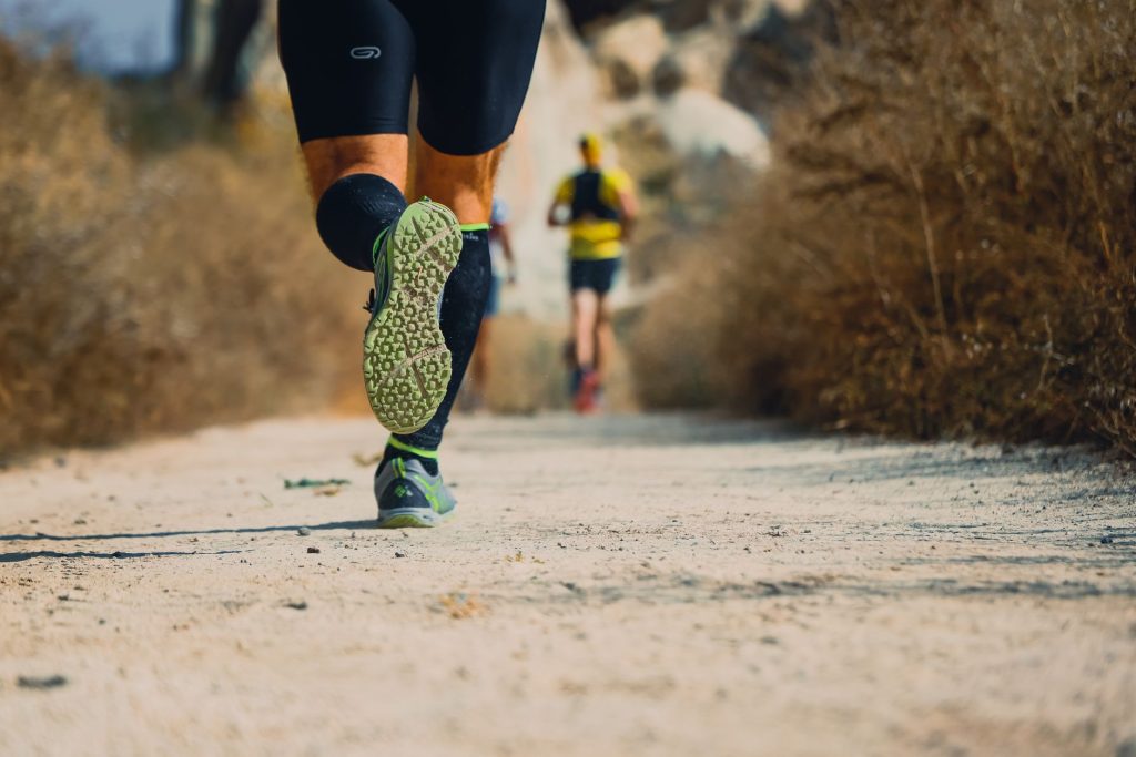 CEP ou Compressport : quelles chaussettes de compression choisir